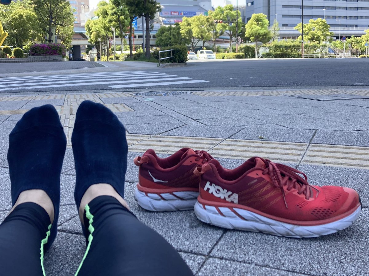 tripstar0522's tweet photo. 今日は山手方面で5km通勤 #朝ラン をしました。日中は少し暑い位なんですが、朝晩は肌寒い感じです。寒暖差が激しいのはこたえますね😅

コース
地下鉄新神戸→加納町3→韓国領事館（中山手通）→県庁→大倉山→神戸駅→栄町通→元町駅西口

👟→ #HOKA   #CLIFTON6
🧦→ #無印良品 https://t.co/UhkI6TaA6w