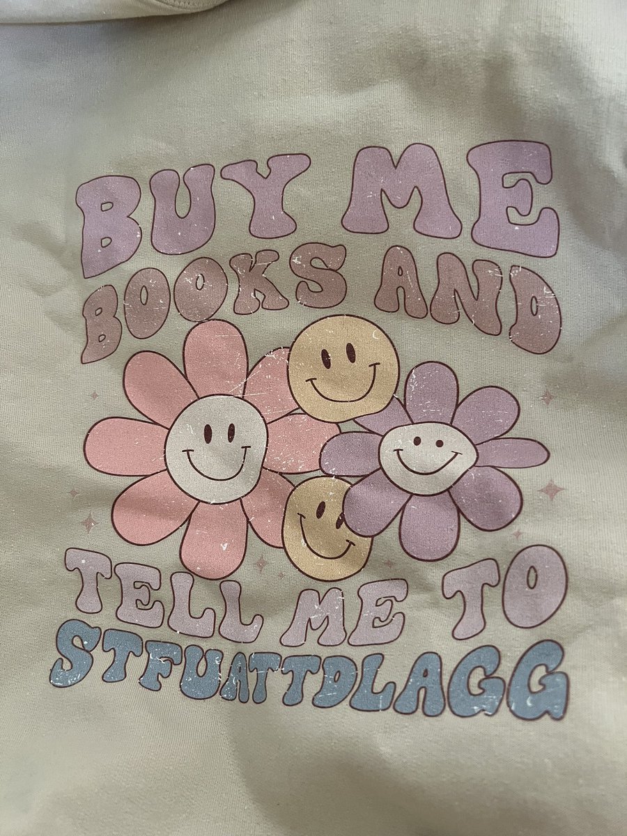 OptimusKel's tweet photo. Please appreciate my new sweatshirt. https://t.co/WAllXxGooB
