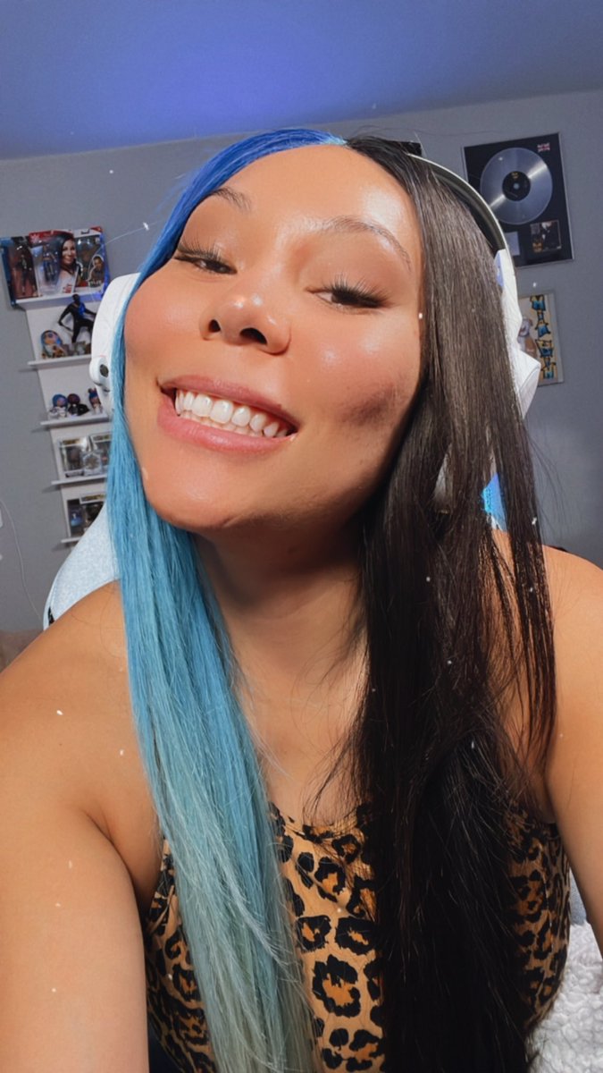 ItsMeSYLEE's tweet photo. Surprise Saturday stream 🫰🏽

https://t.co/gjJ1pKtbCz https://t.co/xNMwy8fk12