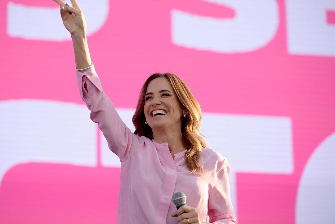 TPosicion's tweet photo. "Es reconociendo los problemas q vamos a poder atravesar la etapa q viene. Y en un diálogo genuino preguntar a los vecinos si los sueños q faltan, de verdad, creen q van a cumplirse con Milei, Bullrich, Larreta y la derecha irresponsable"
@vtolosapaz en #sosba
#2023SeraVictoria https://t.co/oozzdu54nu