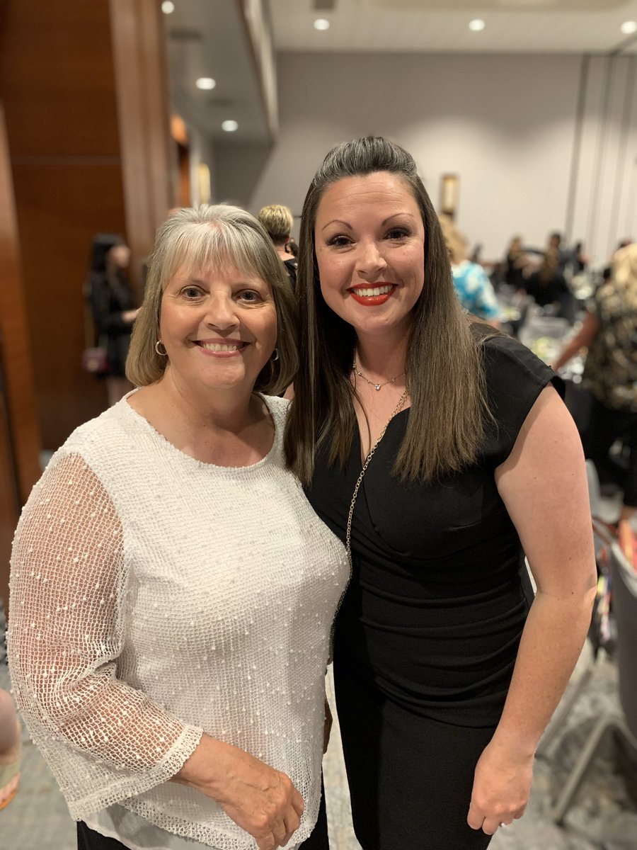 TrueTrueje's tweet image. Congratulations to my mom, Robin Mitsdarffer, for earning her 25 year pin at the LISD awards ceremony last night. She continues to be a role model to me and I love that we both serve the same district! I’m so proud to call this beautiful and kind woman my mother. @RobinMits ❤️