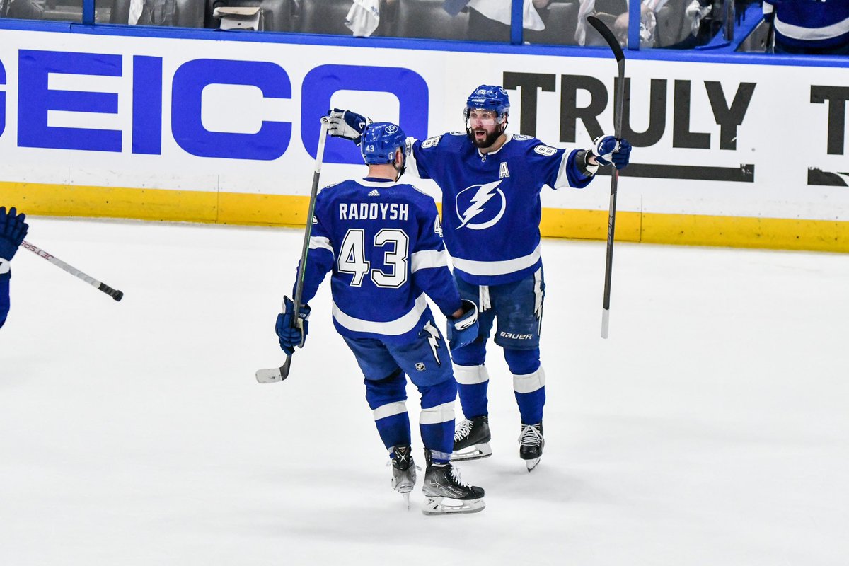 TBLightning's tweet photo. CAN WE JUST https://t.co/nUe2jOInGj