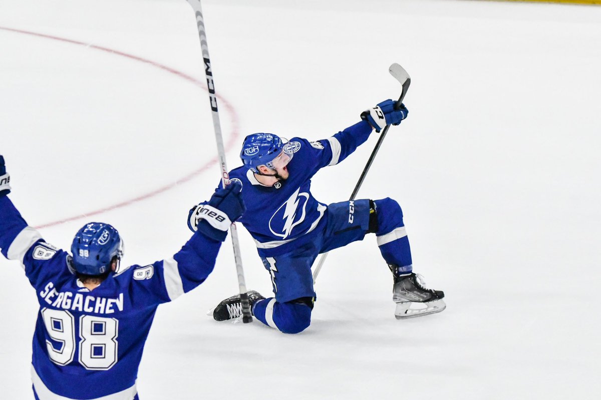 TBLightning's tweet photo. CAN WE JUST https://t.co/nUe2jOInGj