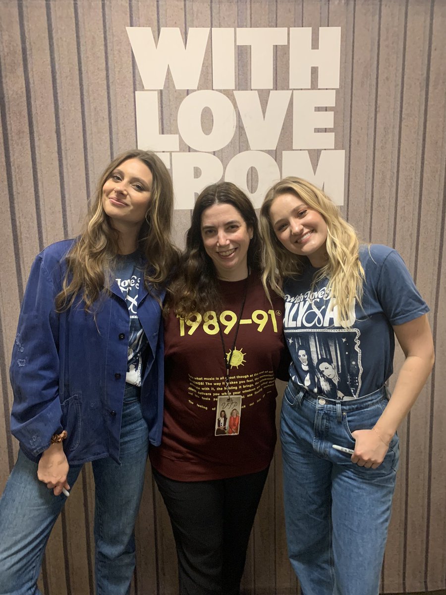 JustSayinTee's tweet photo. with love from @alyandaj 💌🌅 #withlovefromtour https://t.co/JbrUe61XR4