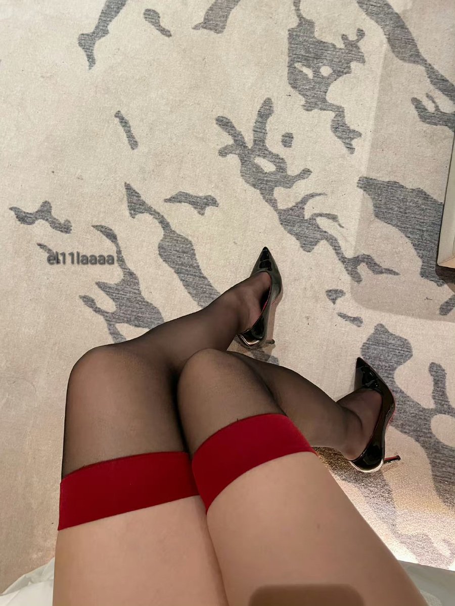 el11laaaa's tweet photo. 看看腿 🙈#御姐 #黑丝 #反差 https://t.co/5SWxOTjSBI