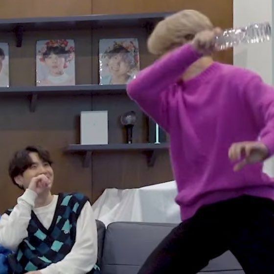 splikthv's tweet image. Momentos mais engraçados do Bangtan — uma thread pra se mijar de tanto rir. Segue o fio!