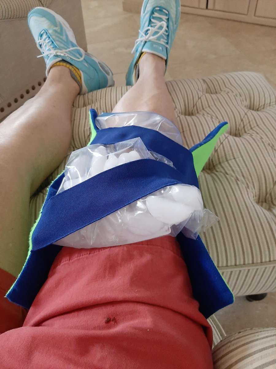 EconomyRadio's tweet photo. Current situation. Recovering from a nasty fall on concrete last weekend here in Palm 🌴 Springs. #TheMaskedSinger #Ouch #Epically #Knee https://t.co/s7566kRmJO