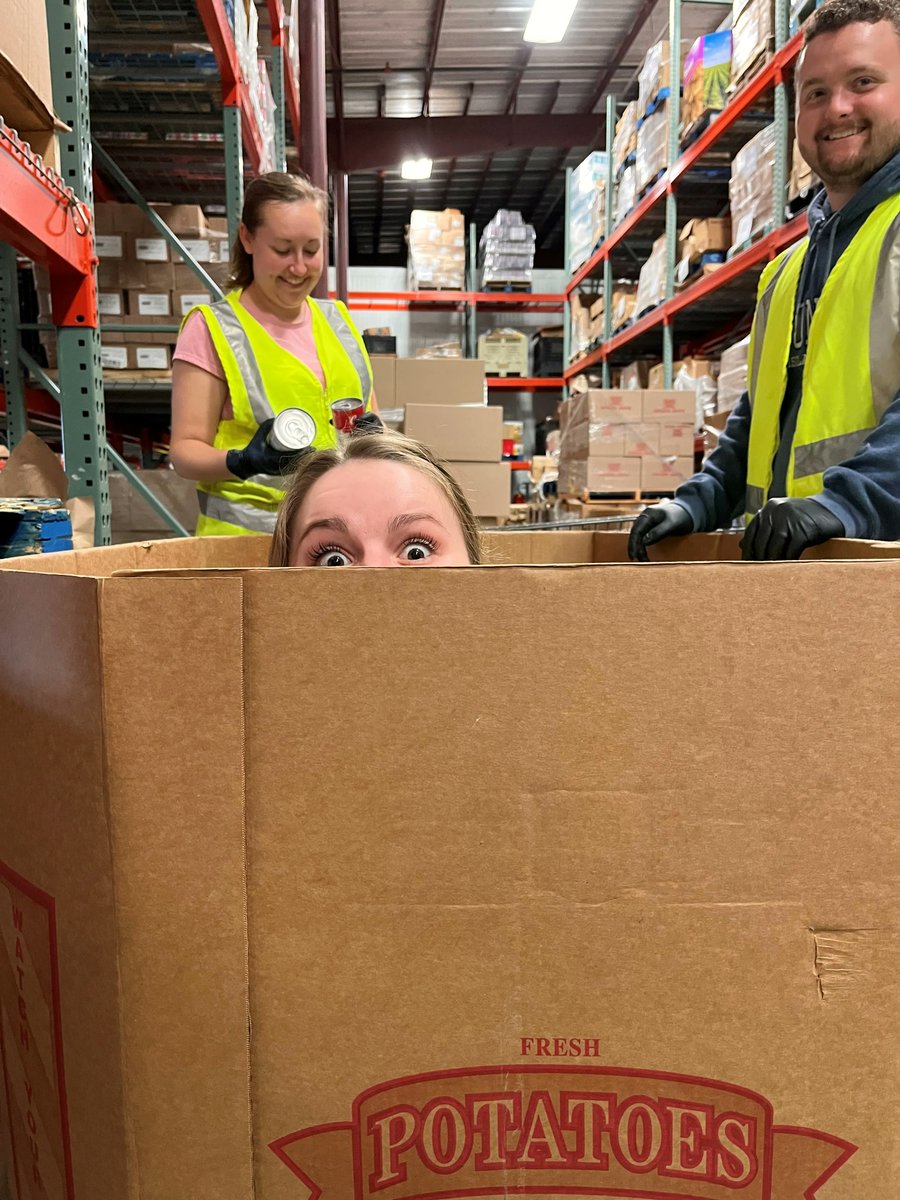 ComHarvest's tweet photo. π CHFB hosted Samantha & the @ParkviewHealth Ortho/Trauma Nurses and staff on Thursday for the third time! They spent 3 hrs stocking, organizing, & assisting shoppers. We love their personality & work ethic! Looking forward to next time.
#Nurses #NursesGetStuffDone https://t.co/5YyrRXXrEJ