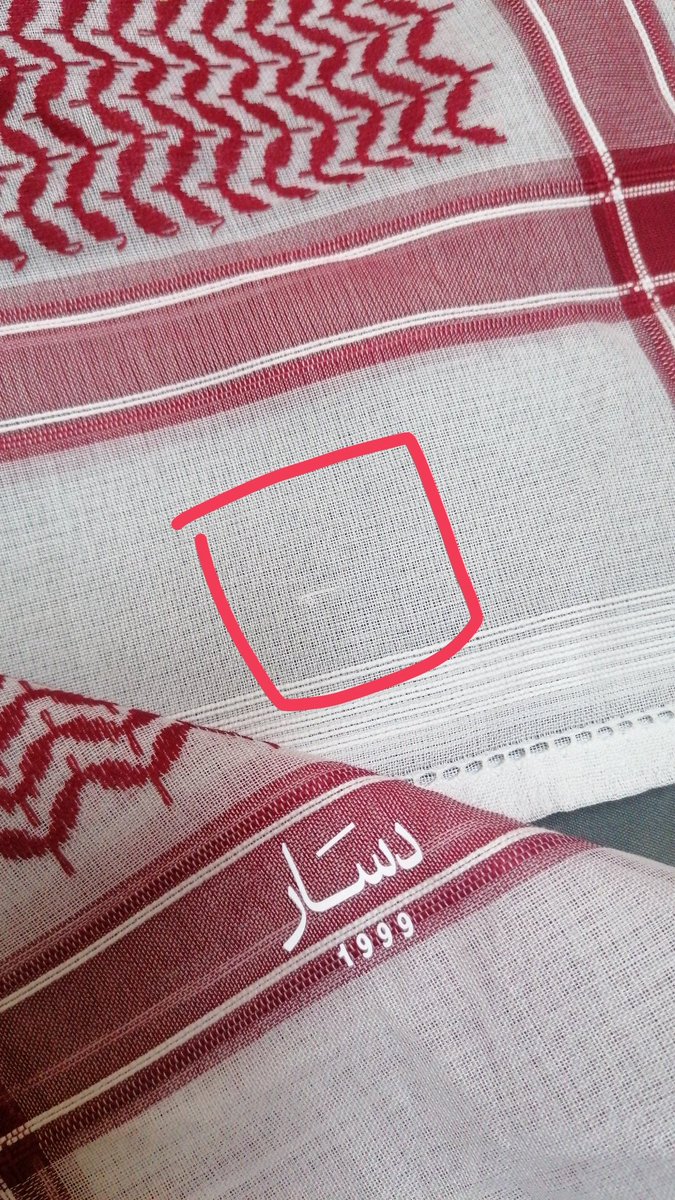 muheb_m's tweet photo. @desar_shemagh كنت من عشاق @desar_shemagh
من بدايتها لكن عندما تفسد عيوبها بهجت عيدي لن تغتفر 
استعنت بخياط حتى يزيل الخيوط المتشابكة والمتداخله في الشماغ احمد الله أن البصمة ما فيها خطأ
نصيحه شوف الشماغ بنفسك. 
#دسار_كشختك_للعيد
#هوية_مفتخرة
#رمز_الزي_الرسمي https://t.co/lgH5ZDjeDD