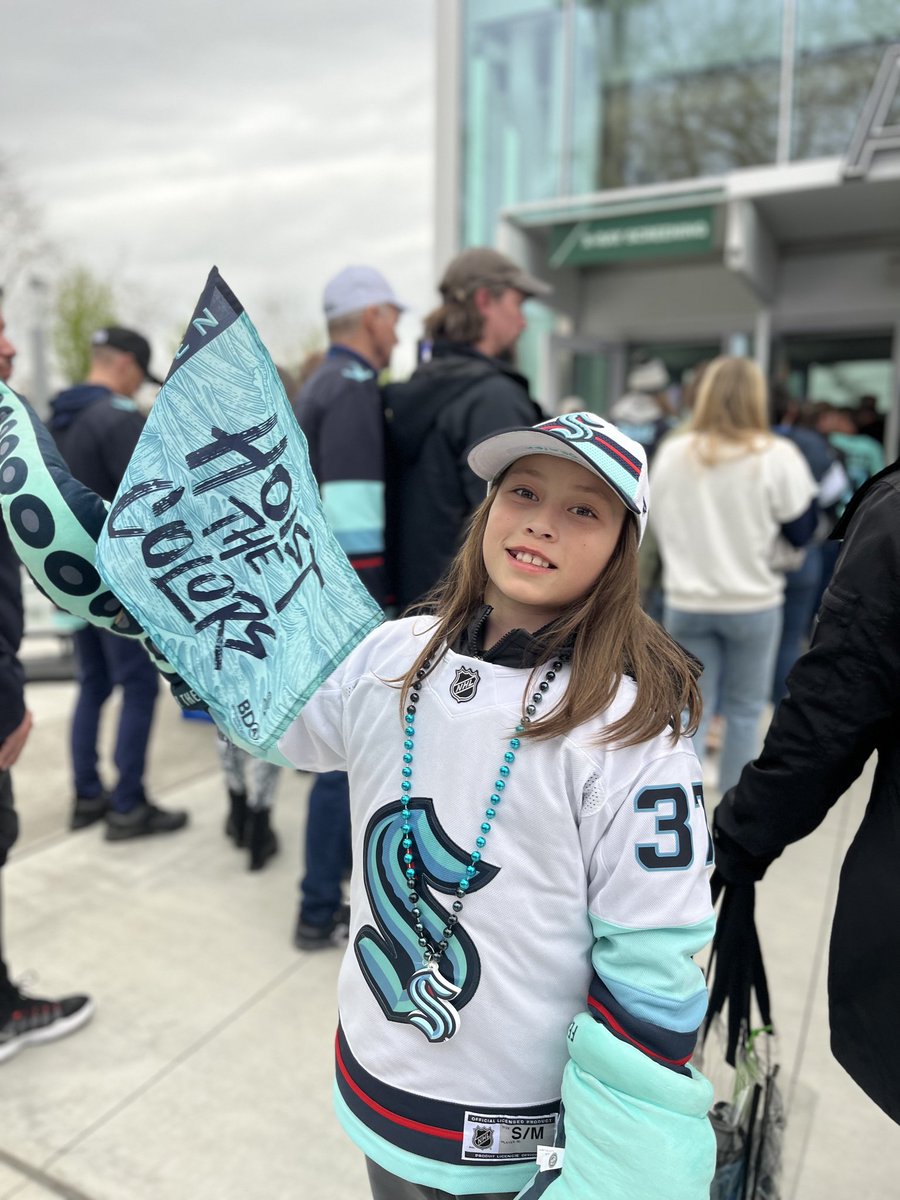 cxreg's tweet photo. Let's Go Kraken! #seakraken #NHLPlayoffs #howiroot https://t.co/ZjwDuPJtwa