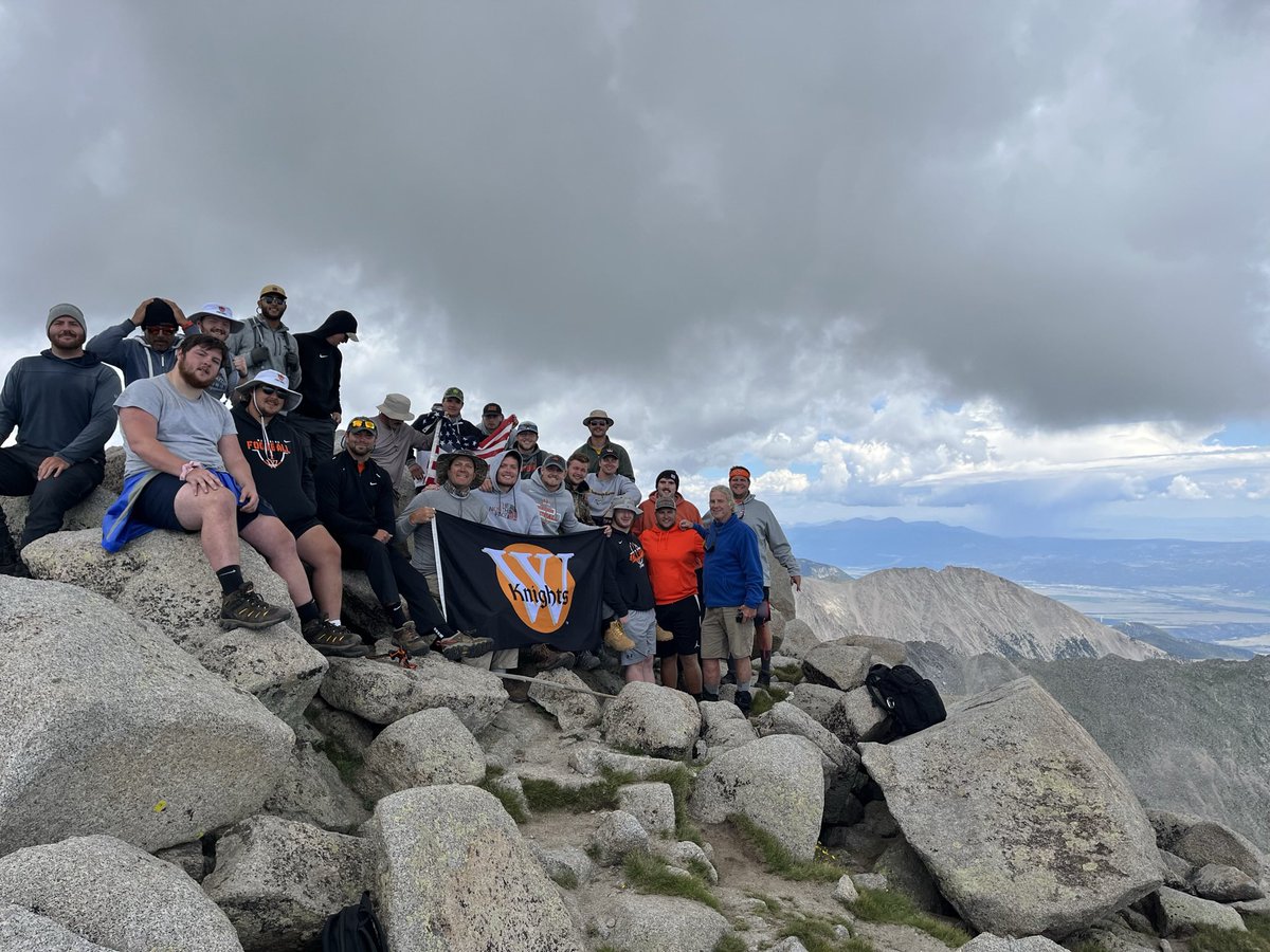 WartburgFB's tweet photo. Happy Earth Day! @KnightzOutdoors https://t.co/kNs9NsEiUE