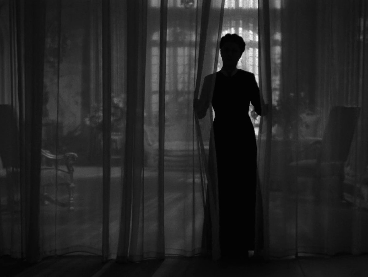 MissLunakitty's tweet photo. Mrs. Danvers = #PostureGoals

(Something, something, posture collar... 😏) ❤️‍🔥

#MoviesWithMoots 🎬🎥
#QueerForFear 🌈🎃
#DoubleFeature 🍿🎟️ 
#Rebecca 🔥🔥 https://t.co/t4PWg4lbQE