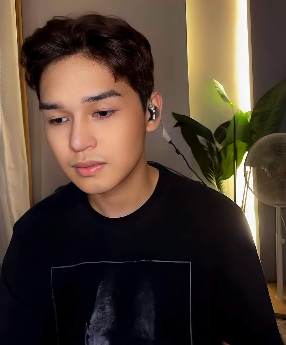 Tatay_Tino's tweet photo. Go go go reiven go
BLAZING REIVEN ON ASAP
#ReivenUmali | @reiven_umali https://t.co/EgeJmwZSVZ