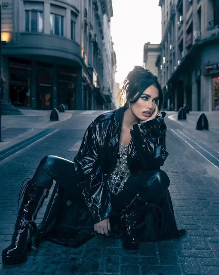 Hermanas el servicio q es la estética de este disco 🙏🏻🙏🏻🙏🏻