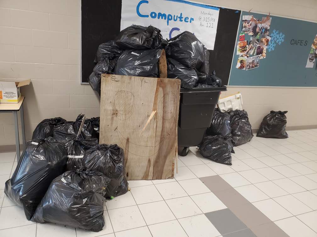 To honour Earth Week, our Grizzlies went out into the Suzuki community to clean up litter. We managed to collect 638 lbs! Well done eco warriors!