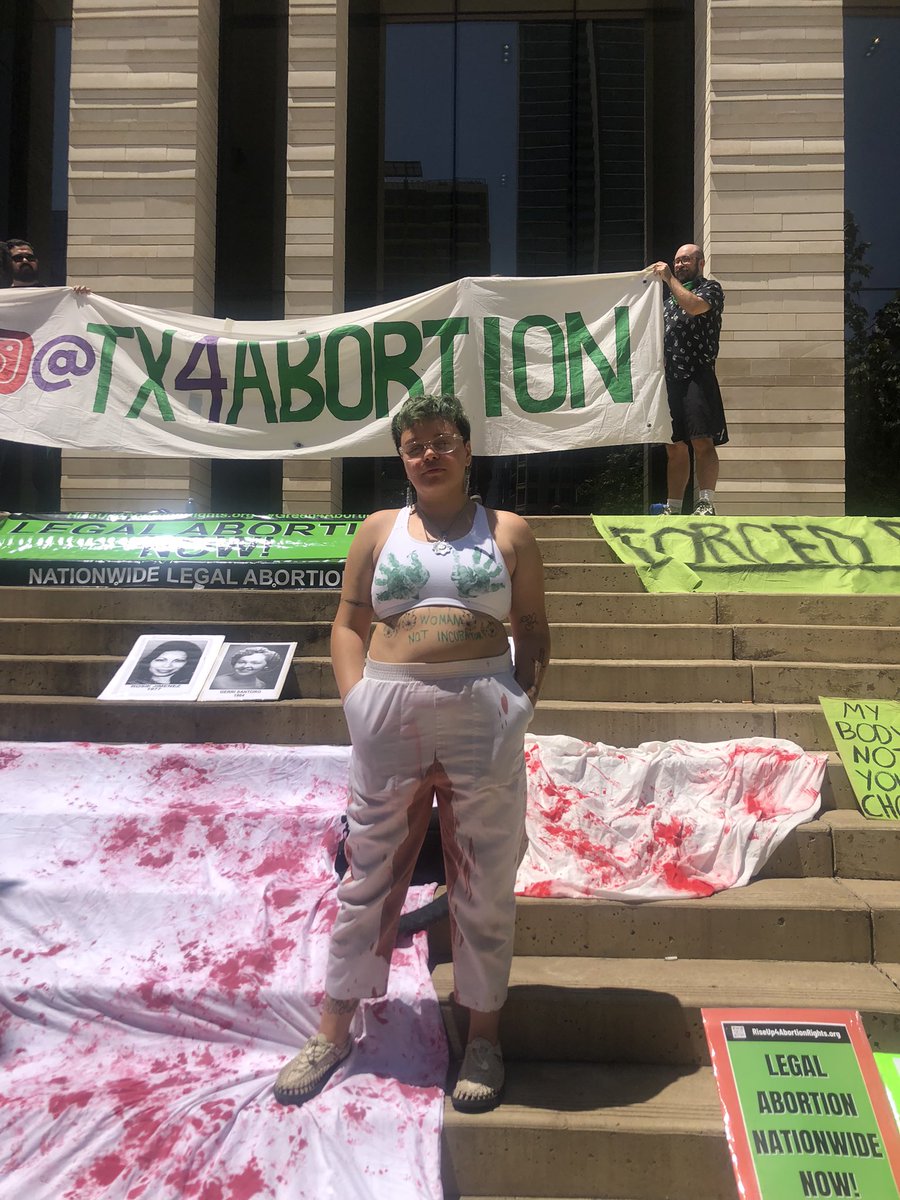 tx4abortion's tweet photo. Federal Courthouse #ATX #green4abortion Abortion on demand without apology! @riseup4abortion https://t.co/V131ReNmu6