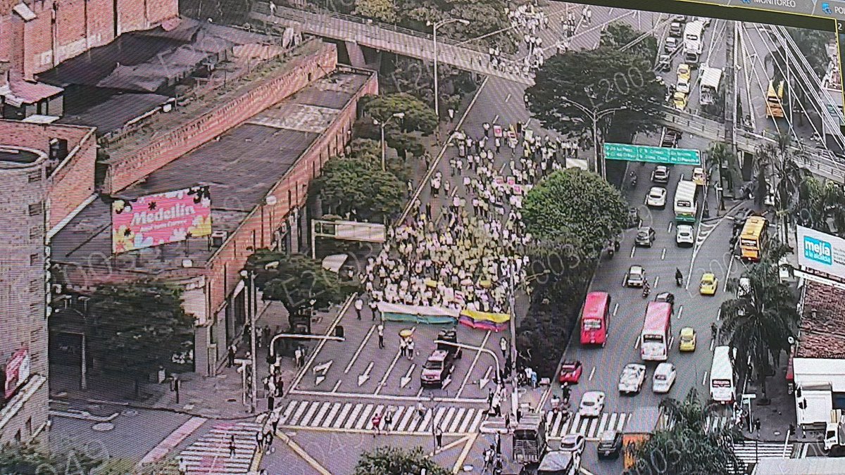 QuinteroCalle's tweet photo. Viene perdiendo fuerza la oposición a las reformas. Foto oficial y sin edición de la marcha del día de hoy en Medellín. https://t.co/z8HMexwzFT