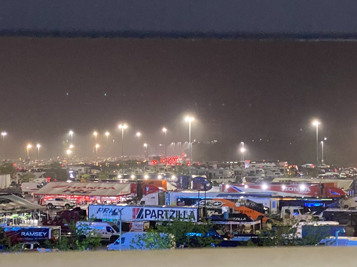 Xalidov24's tweet photo. Mass exodus . Smh @SupercrossLIVE https://t.co/2NAM9wMis5