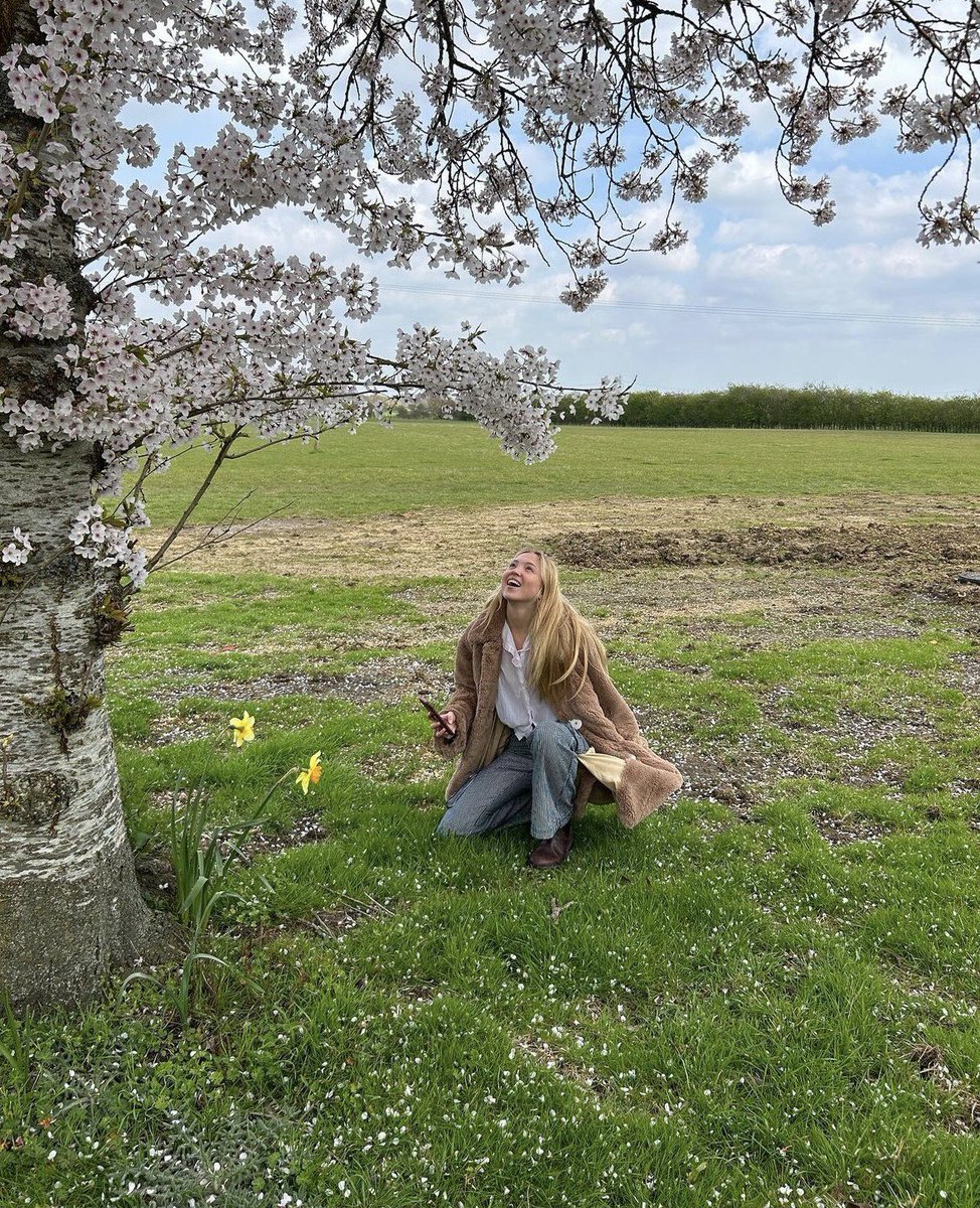 magneticblonde's tweet photo. lila moss 💐🫧🐇 https://t.co/pPA1p9ibEq