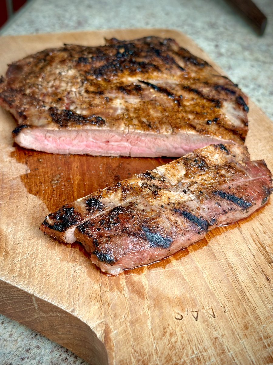 Square1Wellness's tweet image. Flank steak 🥩 in da house 🏠 tonight! #yes2meat #biggreenegg #eatmoremeat #no2fakefood What are you cooking? #carnivore
