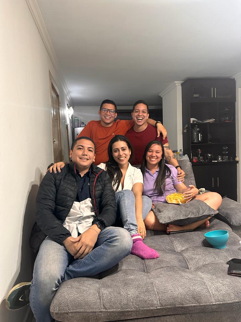HolbinBedoyaP's tweet photo. Es mejor tener plata que amigos o como era la vaina ? Jajaja ❤️😍
@FerDelaE @MeBravo11 @LinaAngaritaM https://t.co/QKhyJjsfIo