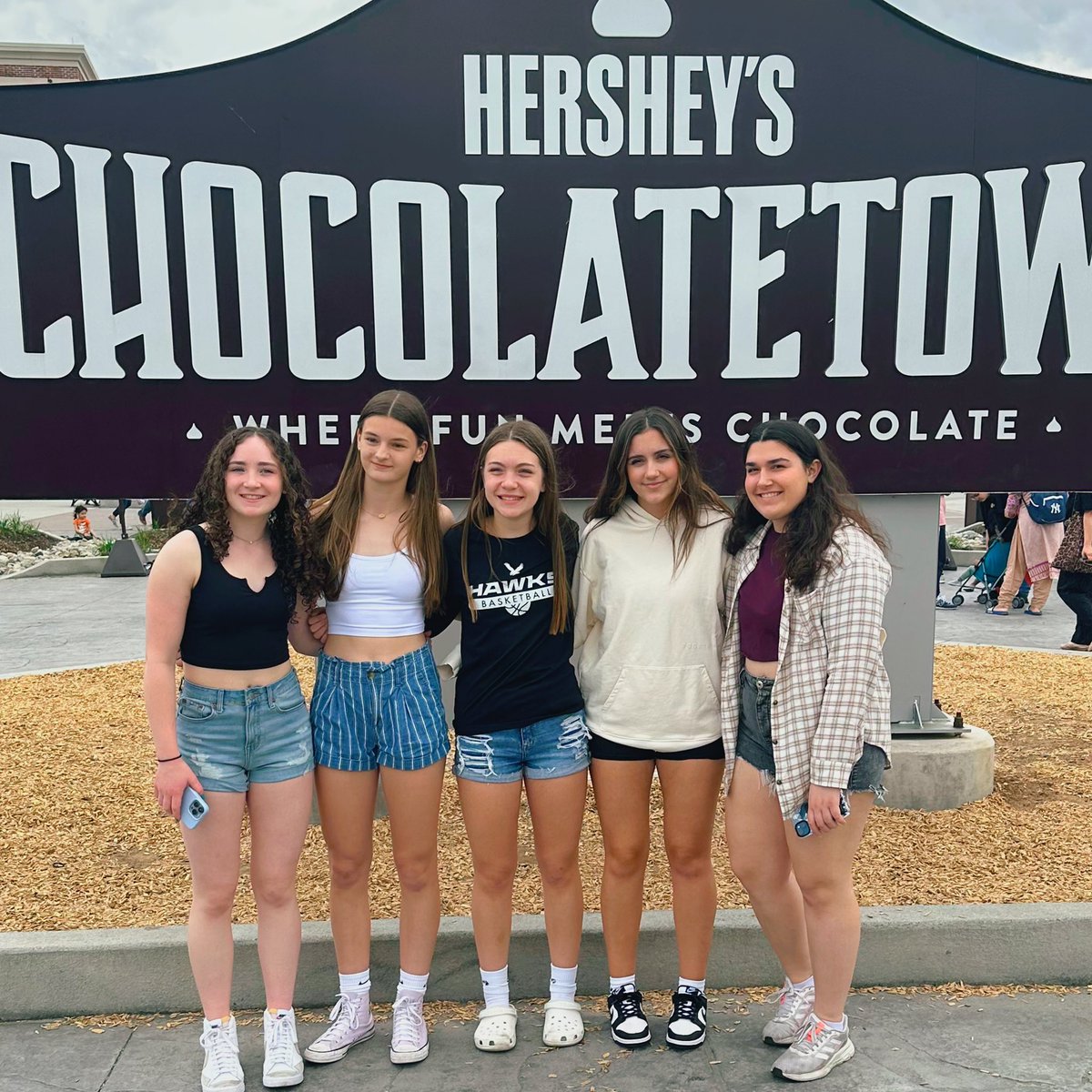 NEElite_Vault's tweet photo. It’s more then just basketball games @LadyElite_Mass competing this weekend @SelectEventsBB #LiveattheNook. A trip to Hershey Park is always a lot of fun! https://t.co/Gln9e1j1wK