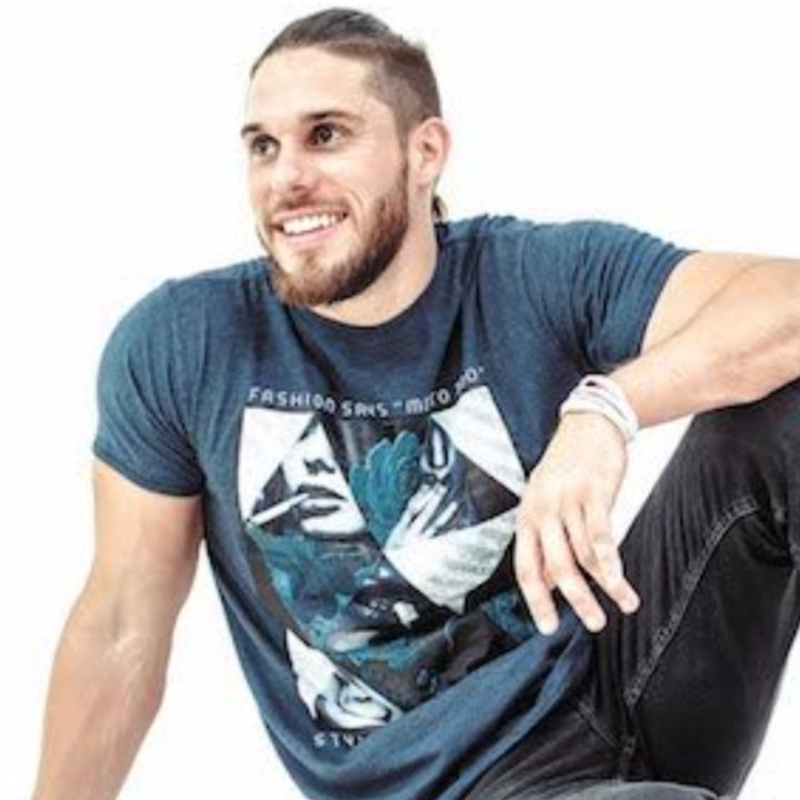 WalterEvers's tweet photo. Cambiemos de rubro:
Quién es el cantante o músico más churro del Paraguay? https://t.co/EauKR61MwF