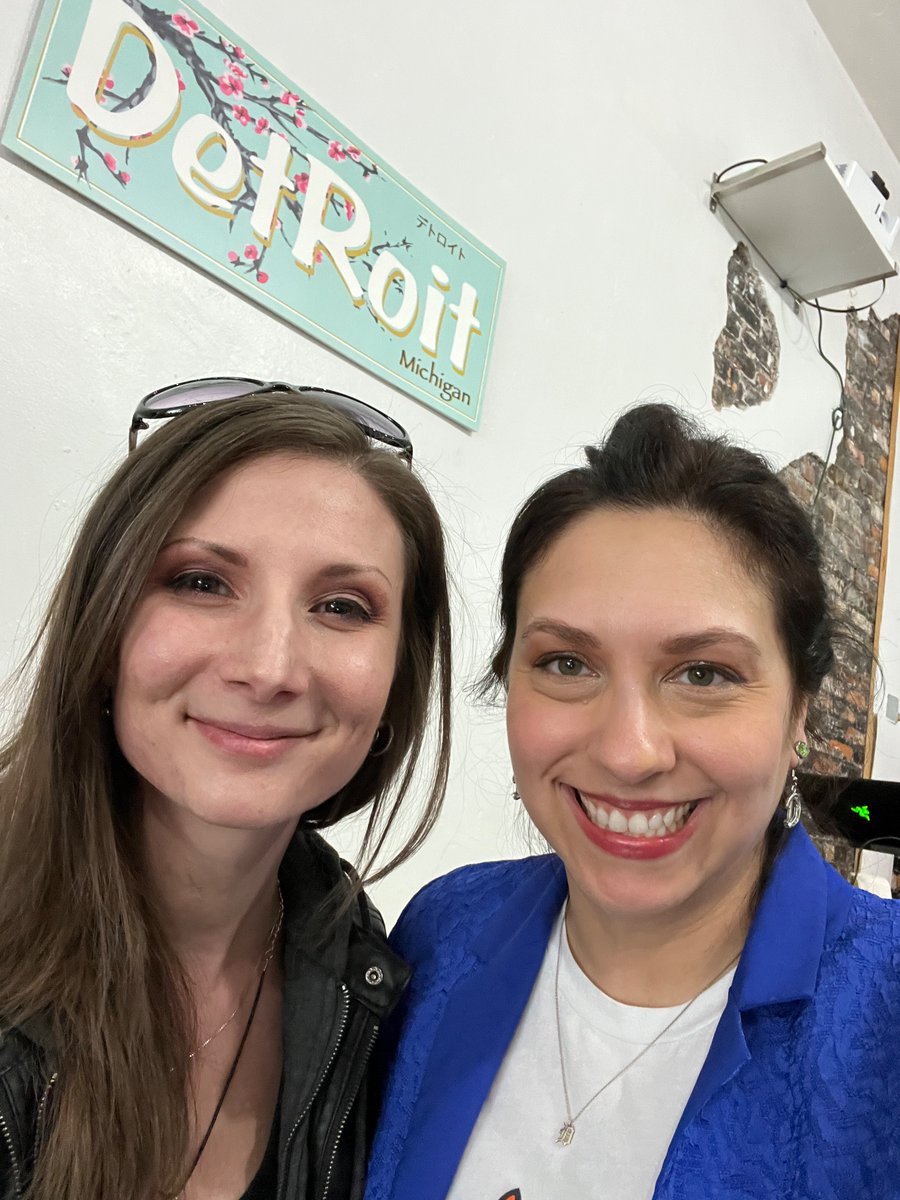 Rebecca____G's tweet photo. My #ITSPOP exhibition has come to a close… Truly one of the best weeks ever! I have the best friends, supporters, community. #buyart #supportlivingartists @vladiamore_ @DaveAhearn @kathylefchick @DJ_RBJ https://t.co/ERuMAhU6Wq