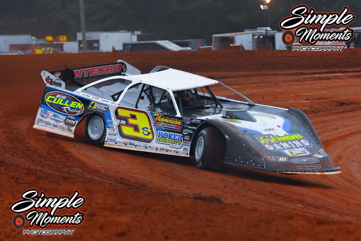 Our @BobCullenRacing #3s @Rocket_Chassis #XR1 will take the green flag 4th in tonight’s 60-lap $50,000 to win #AlabamaGang100 feature event @tsthornetsnest🚀 

Catch it LIVE on @dirtvision! 

📸 Simple Moments Photography