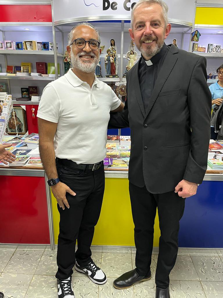 OttoJustoK's tweet photo. Un hombre de Dios @pedro_brassesco. Con un mensaje diario vía WhatsApp está llevando el evangelio a todo el mundo. Un ministerio digital para obra y gracia de nuestro Señor Jesucristo🙏🏼
Gracias por venir a 🇩🇴. Bendiciones 🙏🏼 https://t.co/ij1hGJ6Wgn