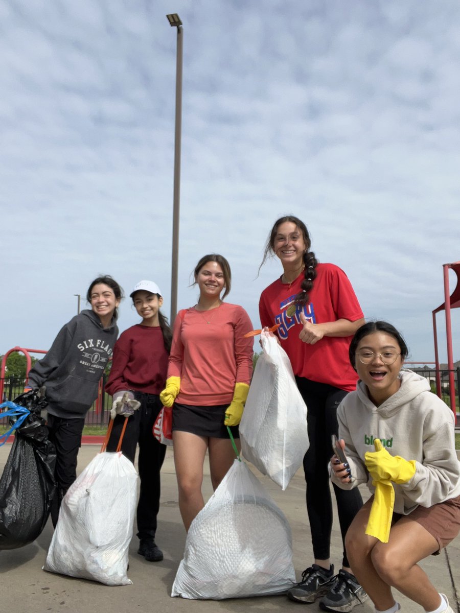 paisley_needham's tweet image. Spent my morning picking up trash around Melissa with my NHS friends🗑️♻️ Great to see so many students show up to clean our beautiful community❤️ #RedRed #CardinalNation @Melissa_GBBall @MHSCardsPWL @16uGloryNaudin @SoftballMelissa