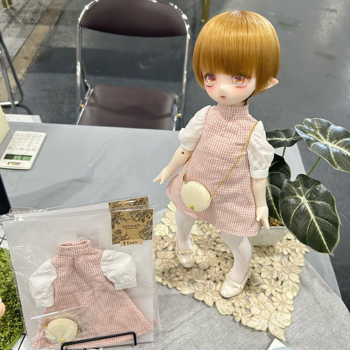 roku_doll's tweet photo. こんな感じでブース設営完了しました♡
本日はCOCORIANGサイズ、ちびぐるみサイズ、Kumakoサイズのお洋服を準備しております。
どうぞよろしくお願いします🥰
#アイドール大阪 D35 #rorocafe https://t.co/A21UjdZajD