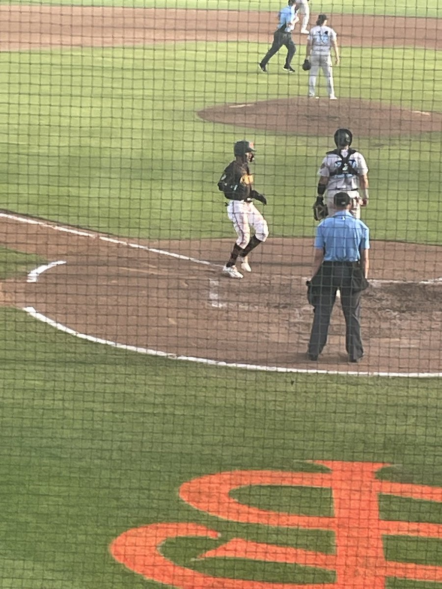 KingcougarMike's tweet photo. Pro ⚾️9️⃣2️⃣7️⃣7️⃣ @eddiesofficials @gilligan80 @johnnysfgiants @JohnnyKamen @rstones199 @QuarterRico @_RF30 @Sports_JoeG @megminard @Always_Yangry @AndrewPollner @irish_starfish @OrioleRich MiLB 5 #CAleague #66ers #Giants 12-6 low 4 #SanJose w @royaltytoursusa https://t.co/d8EOXNVMc7