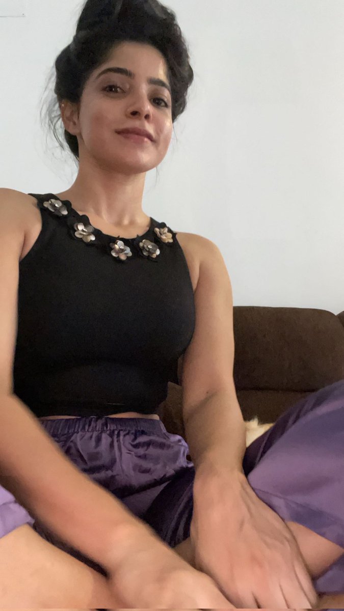 Retweet_hub0's tweet photo. damn that face 🥵

#actress #divyabharathi https://t.co/6du4vLjZUH