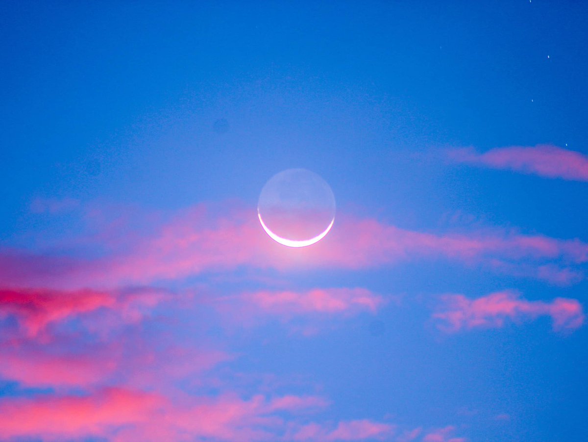 PhilippineStar's tweet photo. Cruel summer with you 💗💙🎶

The crescent moon and the cotton candy skies graced Naga City, Camarines Sur last Saturday. (Photos by Philip Darilay) https://t.co/cO6Kamc3cG