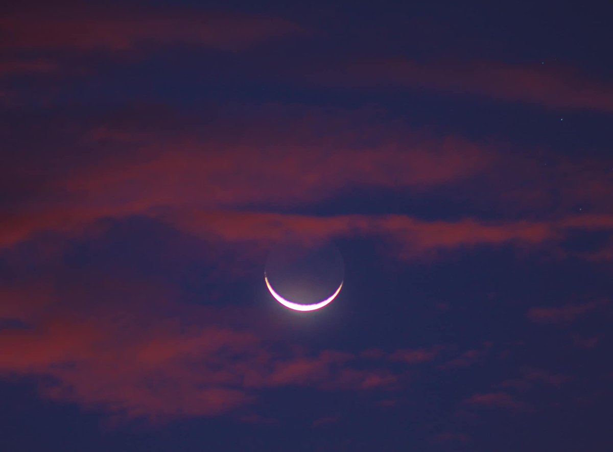 PhilippineStar's tweet photo. Cruel summer with you 💗💙🎶

The crescent moon and the cotton candy skies graced Naga City, Camarines Sur last Saturday. (Photos by Philip Darilay) https://t.co/cO6Kamc3cG