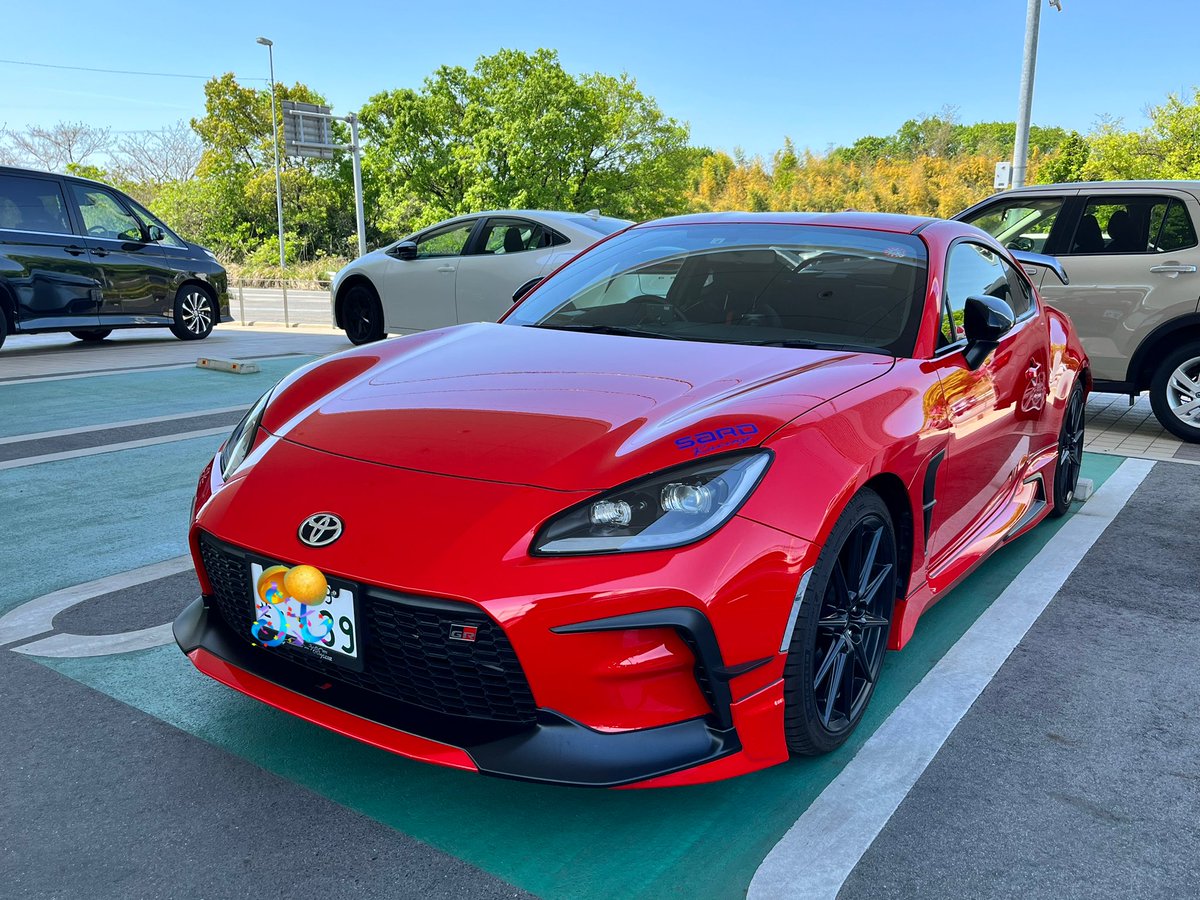 yoshiAsai86's tweet photo. 納車してちょうど一年になりました。😊
あっと言う間だったな。🤣
一年点検と各種オイル交換と足元に青色アクセント入れました。よろしく相棒!😉
#GR86 #endress https://t.co/c6CHKKyUb4