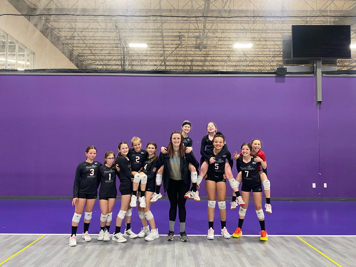 Premier11B's tweet photo. Today we wrapped up our 2023 season! Lots of learning and lots of fun had ❤️🖤🤍🏐 https://t.co/i3a45nKOs5