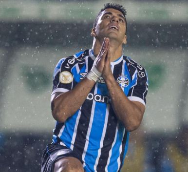 InterCronicas's tweet photo. o problema é que no campeonato brasileiro não tem o São Luiz de Ijuí

a nível de série A, hoje, Alemão desempenha mais que Suárez

e só um deles recebe 2 milhões de reais por mês https://t.co/PvvHYmJ07Z