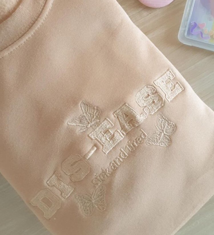 piedpaperph_'s tweet photo. available! 🪄 mauna tong maprocess kesa sa batch ng May1 ~

— with you &amp; disease sweatshirt
• khaki: m-xxl
• lilac: m-xl

🛒 330 each (old price is 350)
📅 DOP: April 26
🫶🏻 DM to order!

RTs are appreciated 💜 https://t.co/Me4i0WtslS