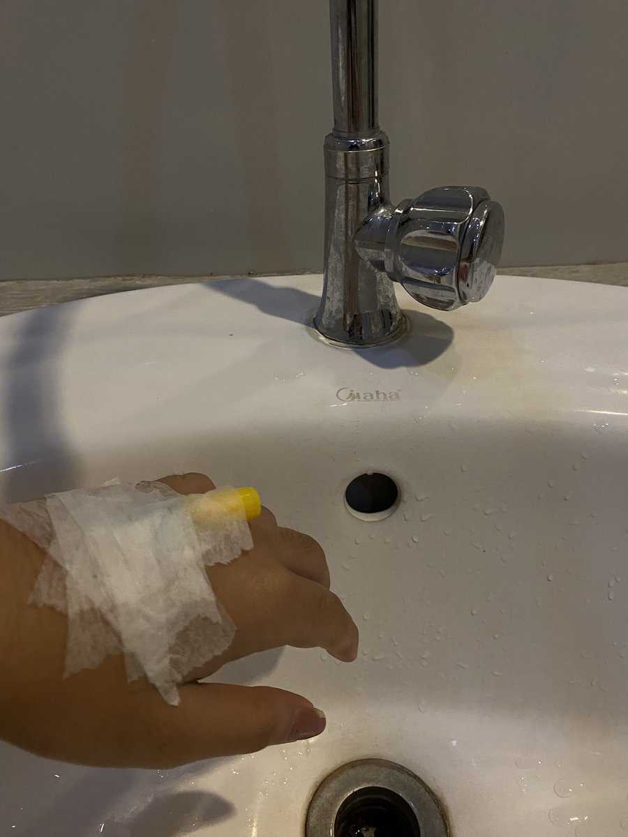 hoonieroon's tweet photo. Pls, If im late at responding. I'm confined at hospital. Im sorry guys, will try to refund the items later on once na madischarge. sorry po.. https://t.co/fWYokg1cYs