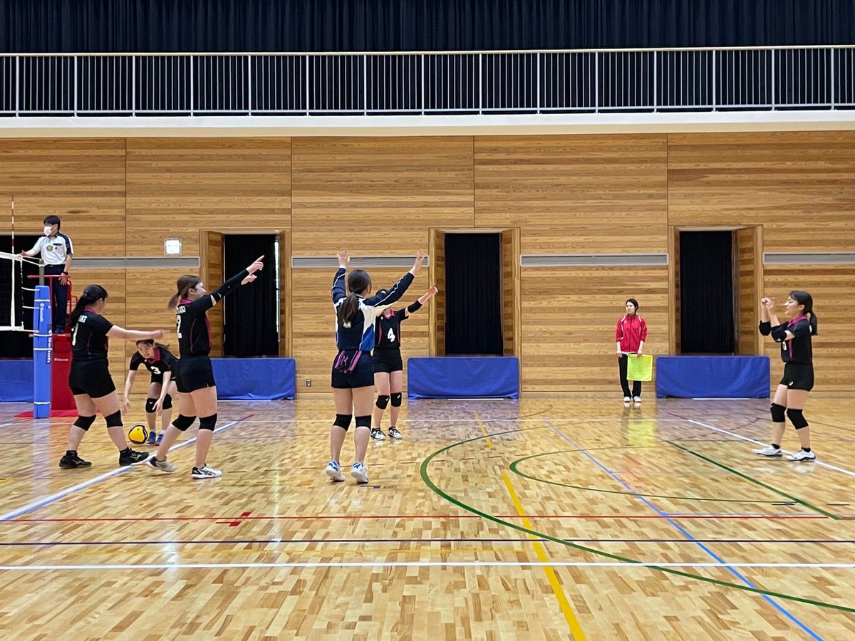 numgvc's tweet photo. 決勝トーナメント１回戦🏐

第一試合　vs 大分大学
1セット目　25-21
2セット目　25-21
2-0で勝ちました！

次は、第3試合熊本大学さんまたは宮崎大学さんの勝者と対戦します。

応援よろしくお願いします！ https://t.co/UpJET6Rn62