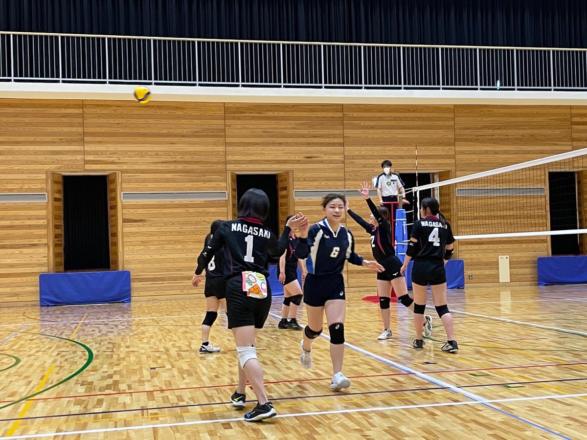 numgvc's tweet photo. 決勝トーナメント１回戦🏐

第一試合　vs 大分大学
1セット目　25-21
2セット目　25-21
2-0で勝ちました！

次は、第3試合熊本大学さんまたは宮崎大学さんの勝者と対戦します。

応援よろしくお願いします！ https://t.co/UpJET6Rn62