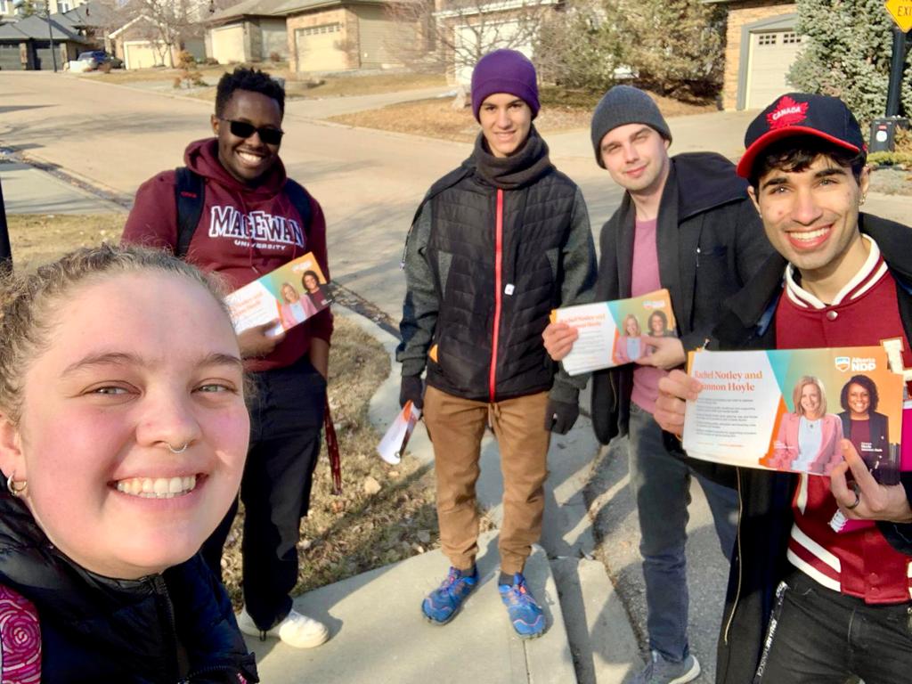 RhiHoyleYEG's tweet photo. It was a beautiful day for doorknocking in Edmonton-South! Our team was blown away by the immense support at the doors.

Residents are telling us that a government led by @RachelNotley can't come fast enough! 🧡 💪🏾

#AbLeg #abpoli #yeg https://t.co/hhZz0k4Ku9