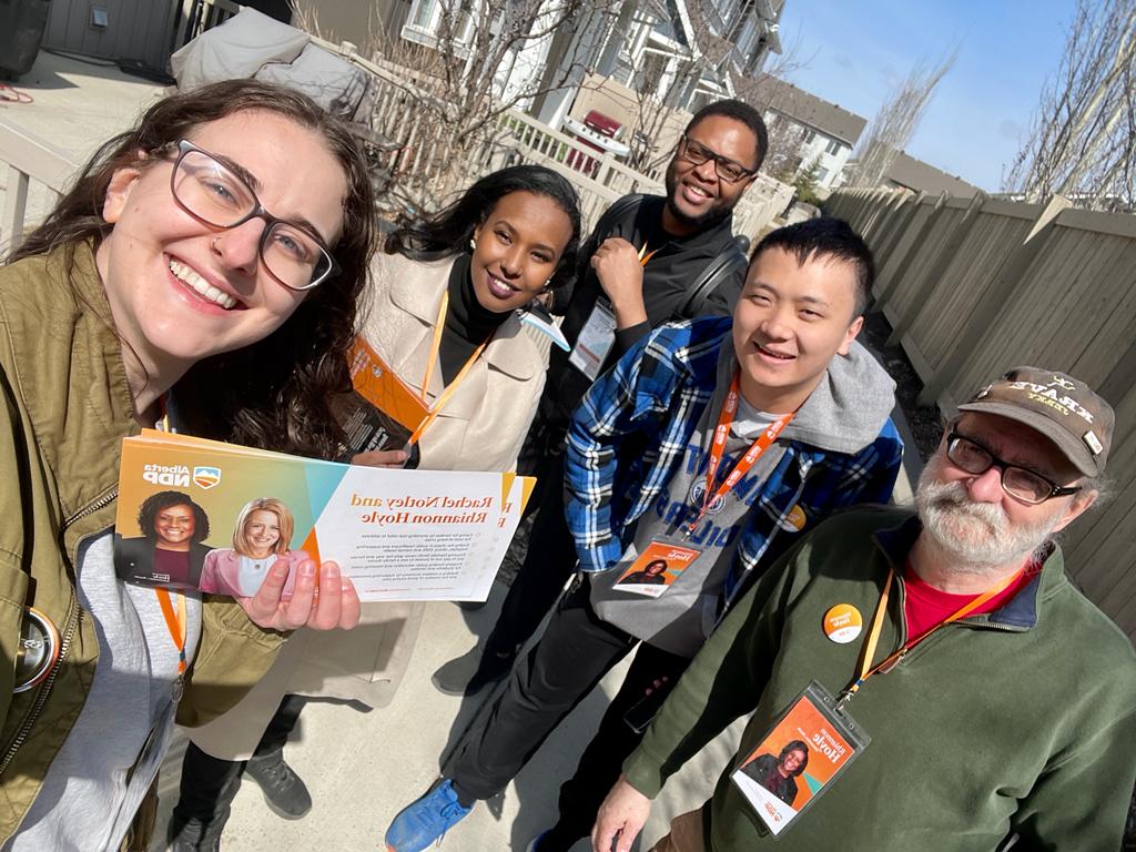 It was a beautiful day for doorknocking in Edmonton-South! Our team was blown away by the immense support at the doors.

Residents are telling us that a government led by <a href="/RachelNotley/">Rachel Notley</a> can't come fast enough! 🧡 💪🏾

#AbLeg #abpoli #yeg