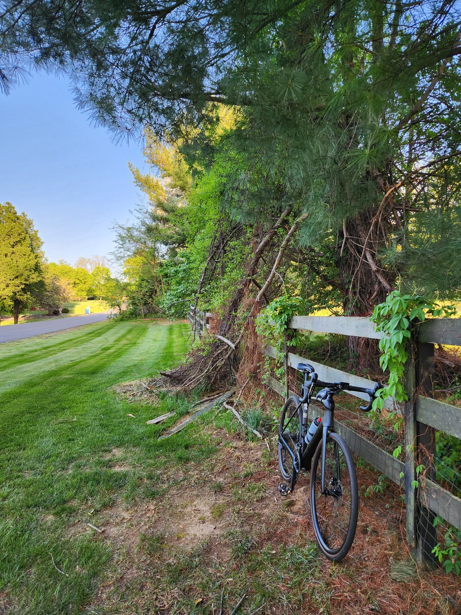 kion's tweet photo. Really enjoyed this 55K bike ride along the Washington &amp; Old Dominion Trail, Fairfax County Parkway, and then some really quiet and picturesque country roads along the edge of the Great Falls Park and through the Wolf Trap National Park for the Performing Arts.
🏞️🚴 https://t.co/aEE5X5vfgp