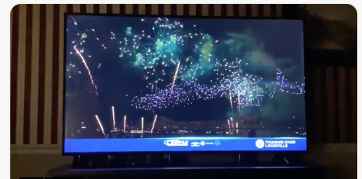 NTentsTweets's tweet photo. #ThunderOverLouisville #WAVEThunder ruined the TV coverage with their stupid GREEDY ADS Banner at the bottom of the screen Thank$ #waveTV #Wave3 #Wave3News https://t.co/yZZESTdnY1
