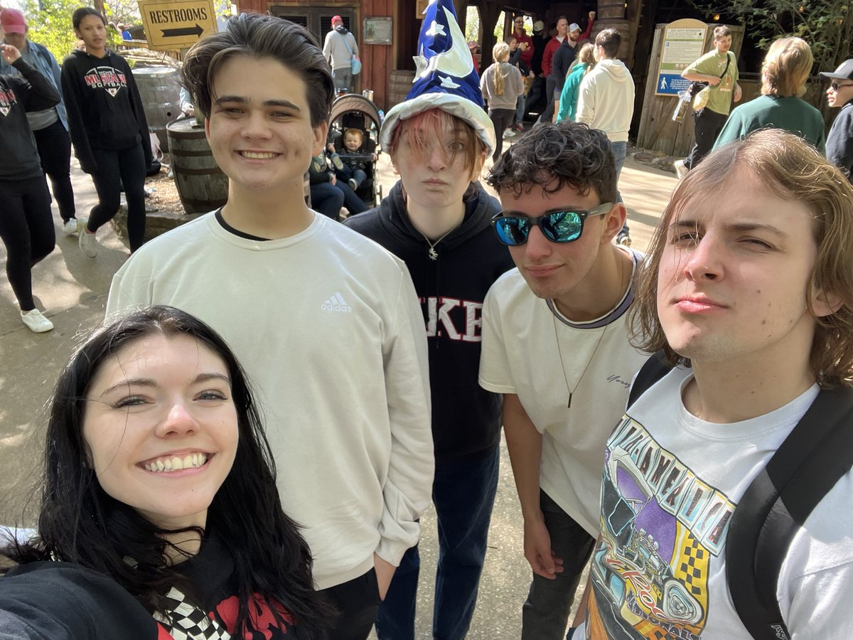 Jksmill's tweet photo. 4:30 check in… fun times at Silver Dollar City…. https://t.co/HJBEYszODs