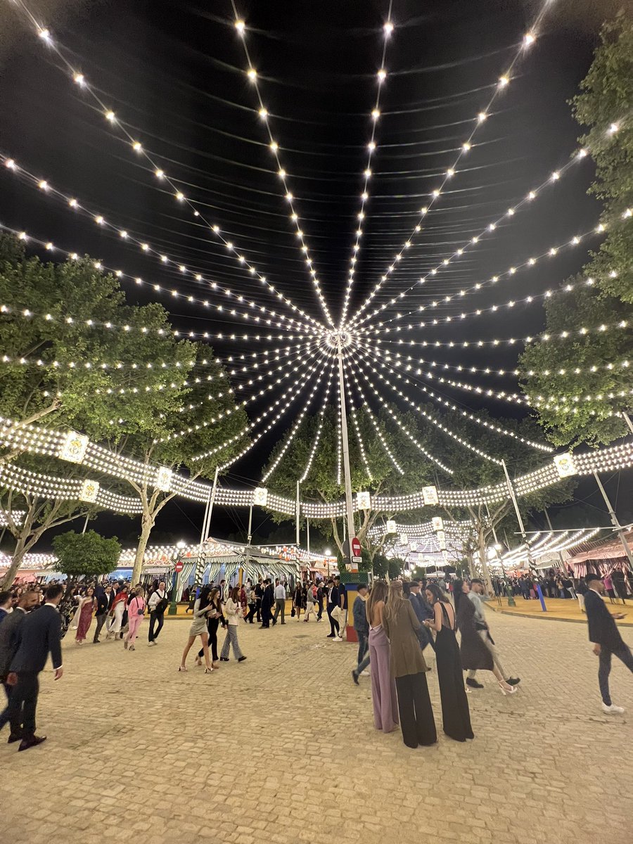 karkow95's tweet photo. Przysięgam nie istnieje nic lepszego na świecie niż Feria de Sevilla❤️ https://t.co/iWNG8Sm1ku