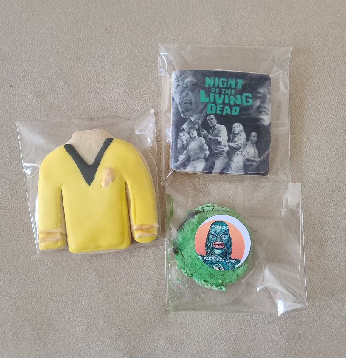 RoxanneDiedrich's tweet image. Got these cool snacks from @MonsterManiaCon last weekend!! #Svengoolie @Svengoolie #monstermaniacon